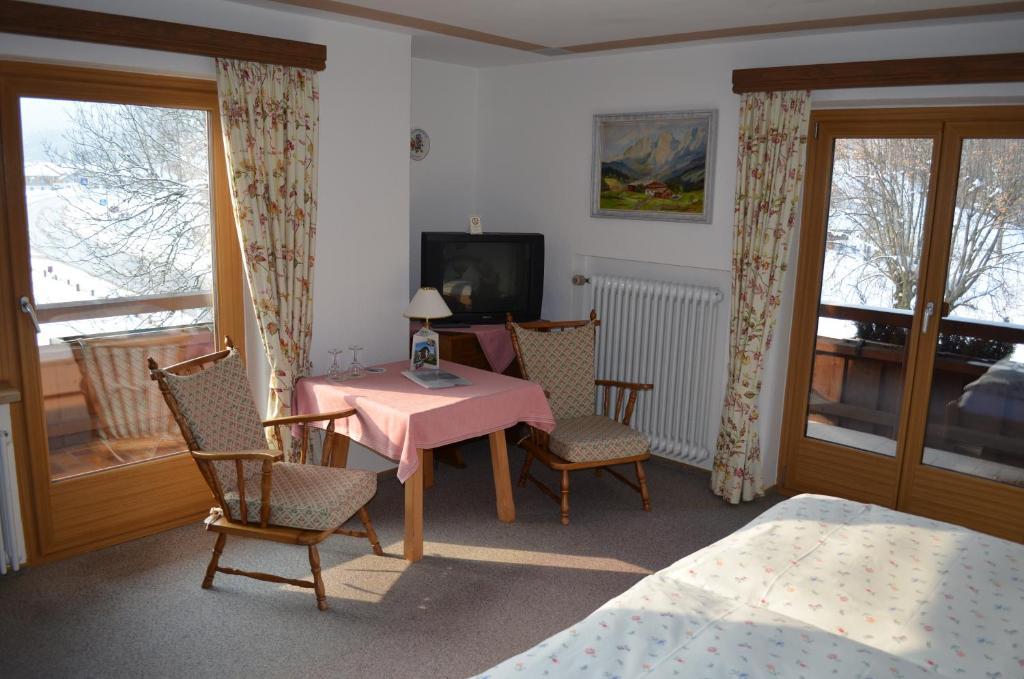 Hotel-Pension-Ostler Bad Wiessee Ruang foto